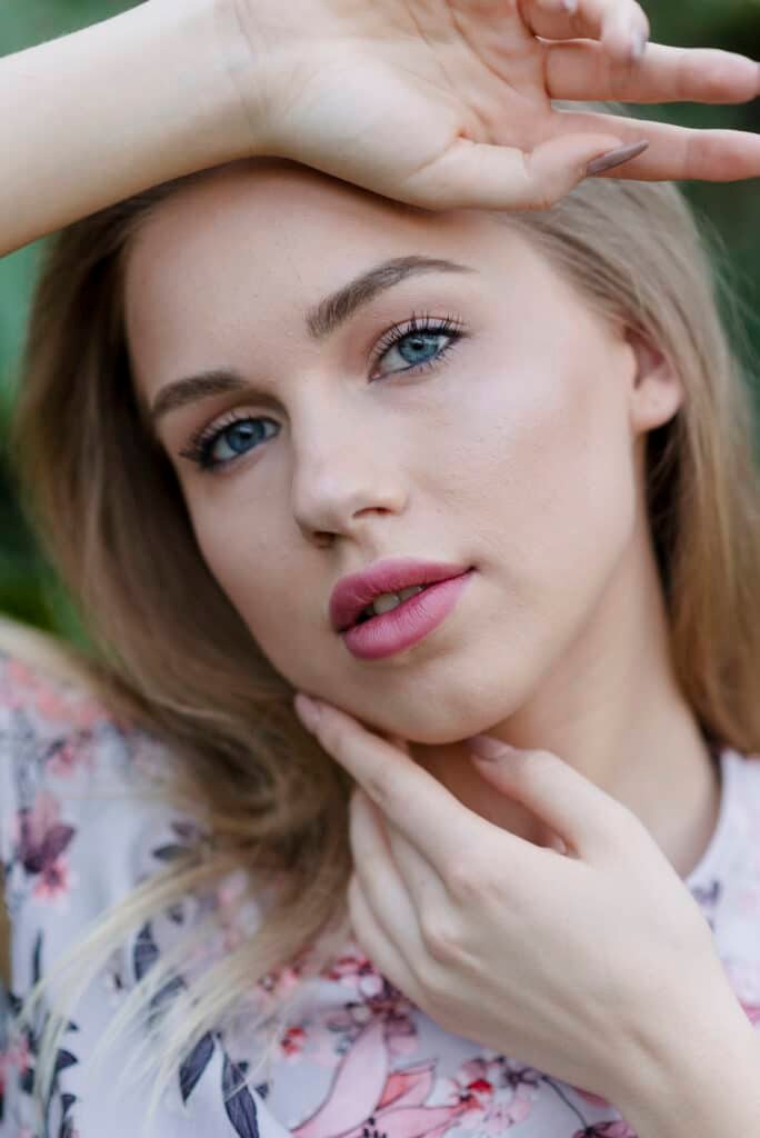 portrait elegante jeune femme