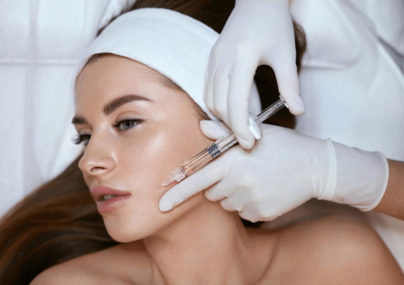 Injection de SkinBooster à Paris pour améliorer la qualité de peau au Centre du Champ de Mars